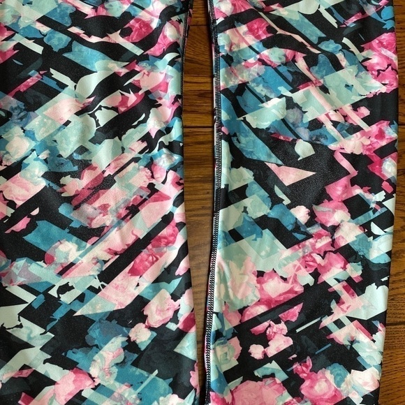 FABLETICS Women's Large Crop Pants Leggings Running Yoga Pink Gray Green. - Picture 5 of 7